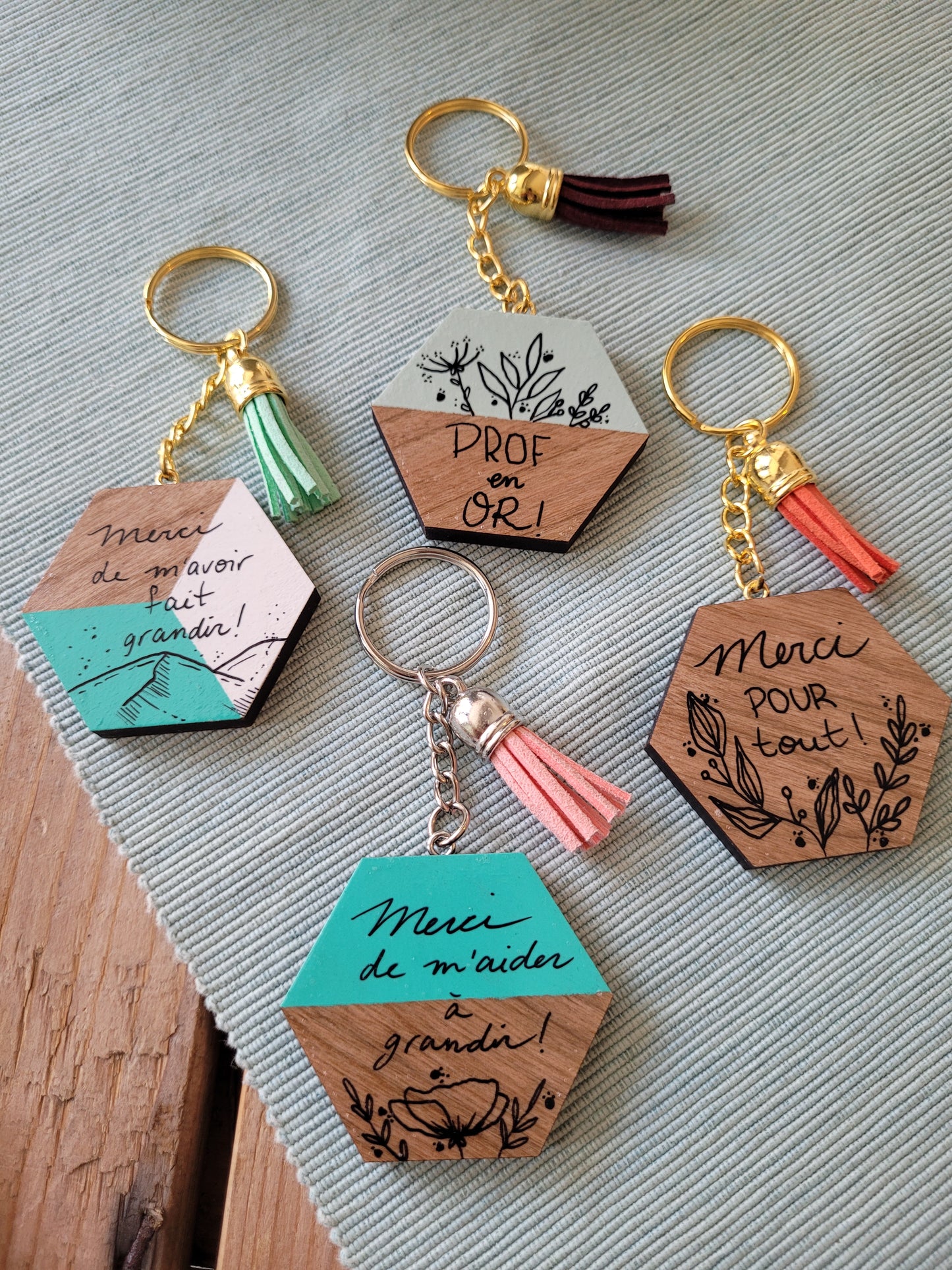 Porte-clés en bois, sur mesure, cadeau professeurs et famille, Stefy artiste, faits à la main