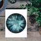 Illustration de sapins et ciel étoilé en cercle turquoise, solde