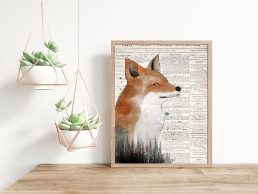 Ilustration de renard et sapins à l’aquarelle sur fond journal