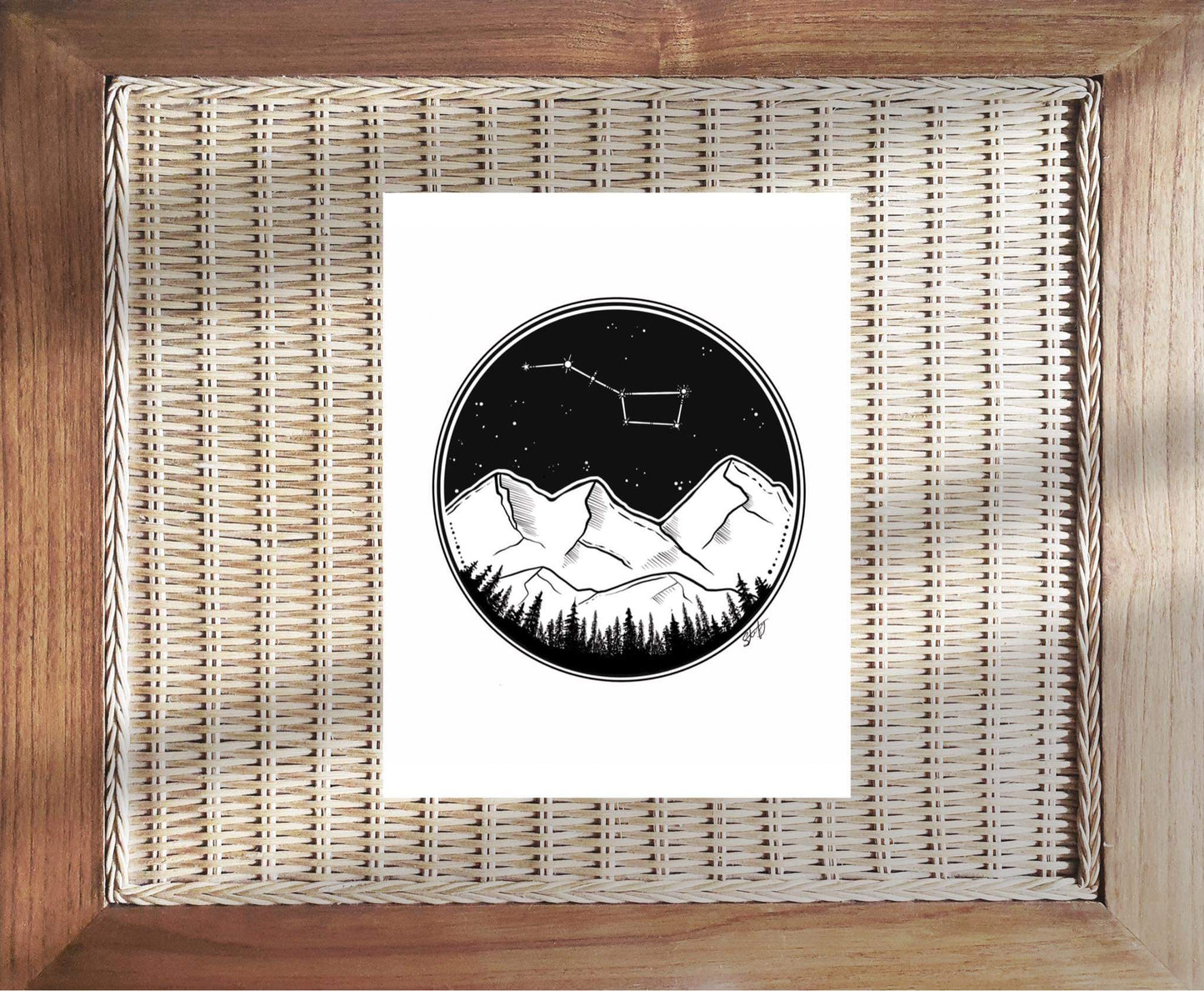 Illustration de montagnes, sapins et grande ourse en solde